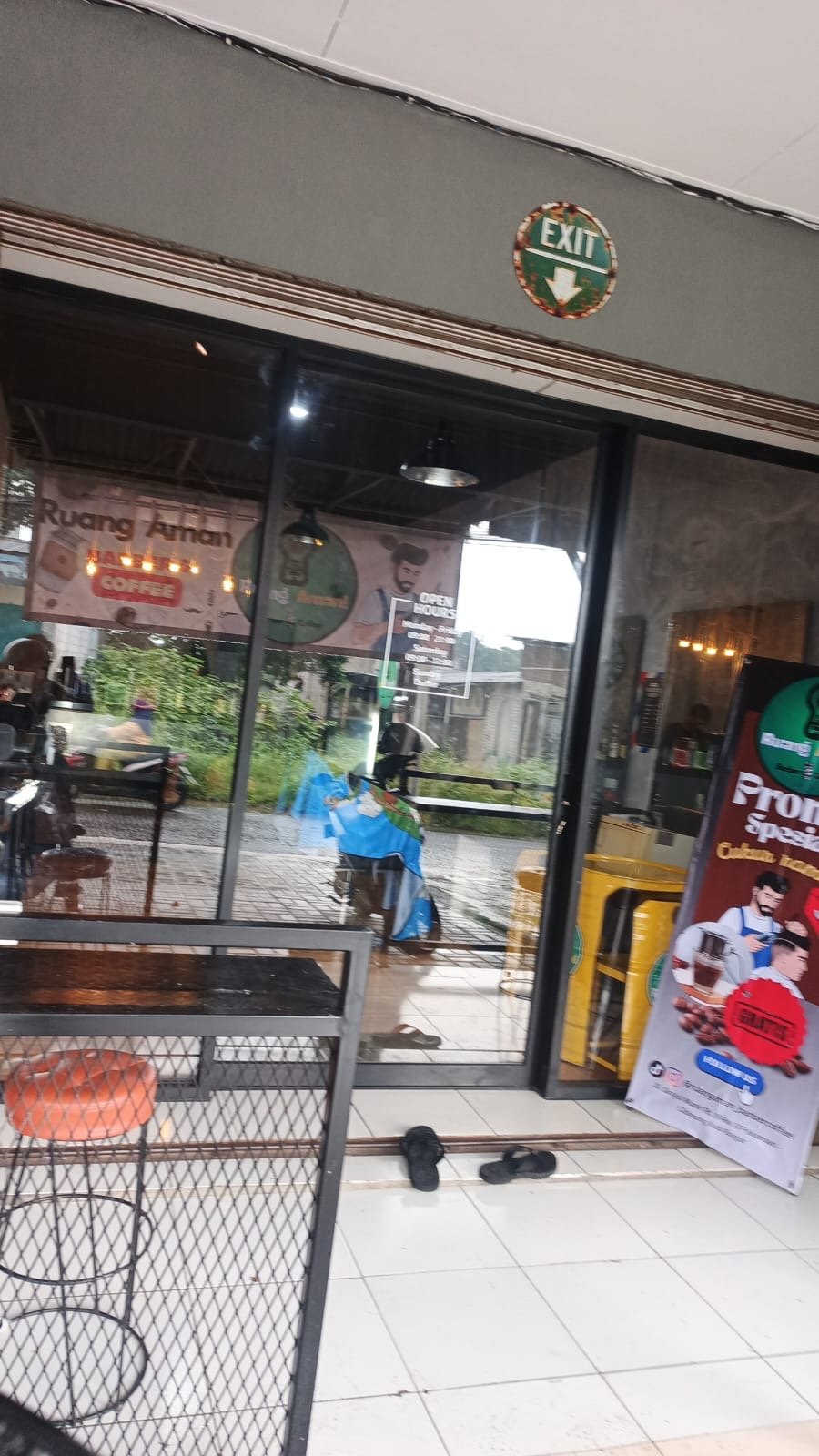 Suasana Ruang Aman Barber & Coffee